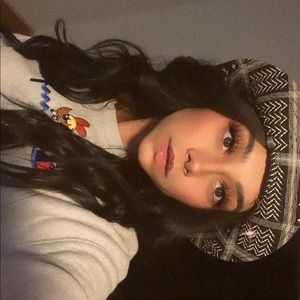 Meet your Posher, Lesly